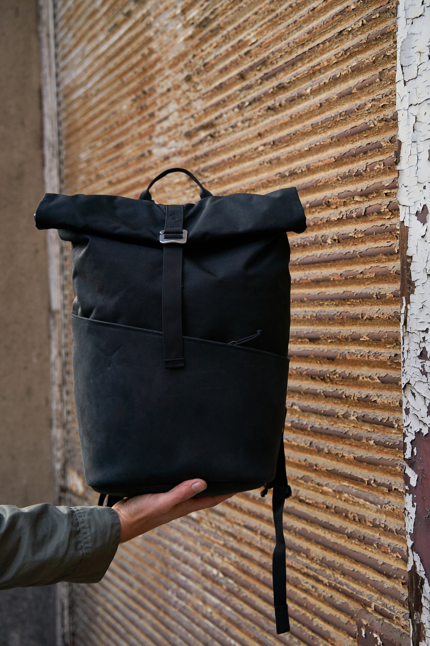 Image of s i r a. 17L - all black