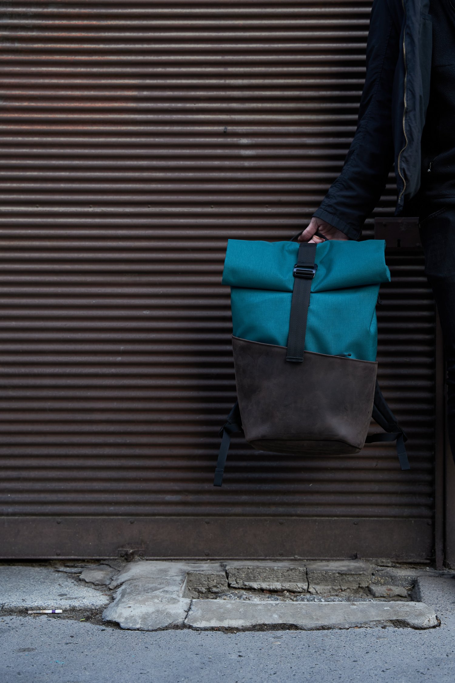 Image of s i r a 22L - dark turqouise X brown leather