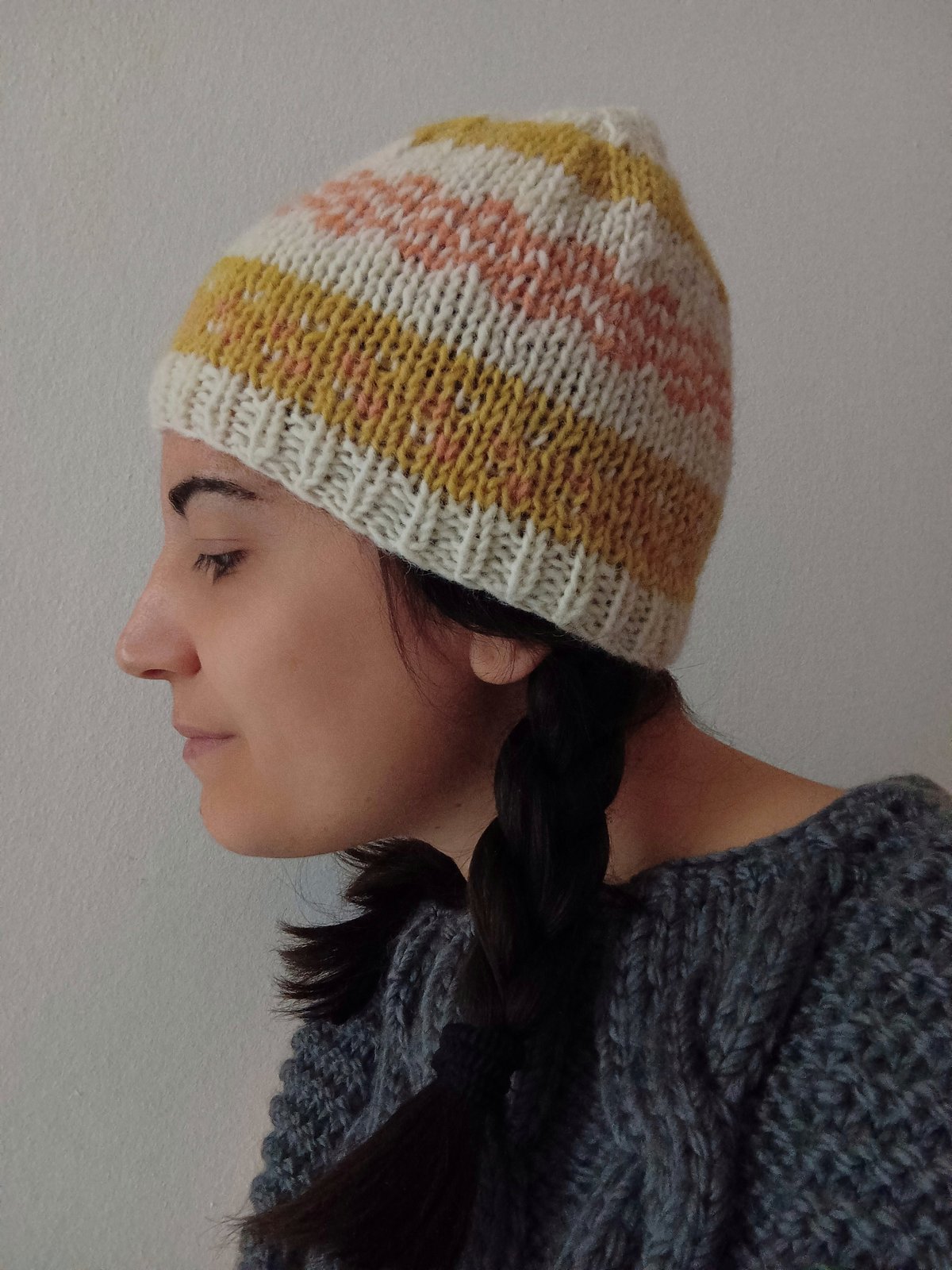 Image of HAND KNITTED WOMAN BEANIE_  NATURALLY DYED WOOL_01