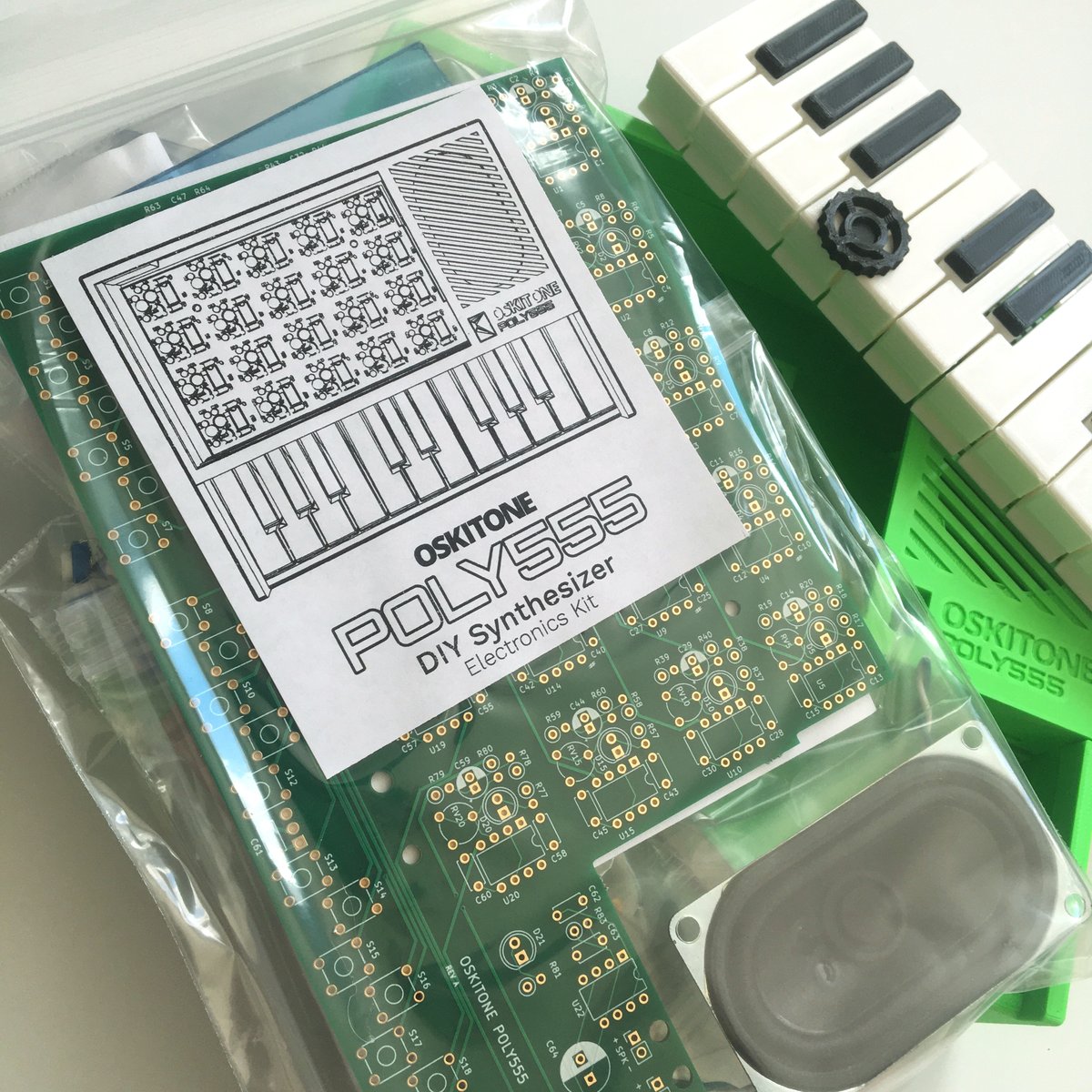 POLY555 DIY Synthesizer Electronics Kit Oskitone