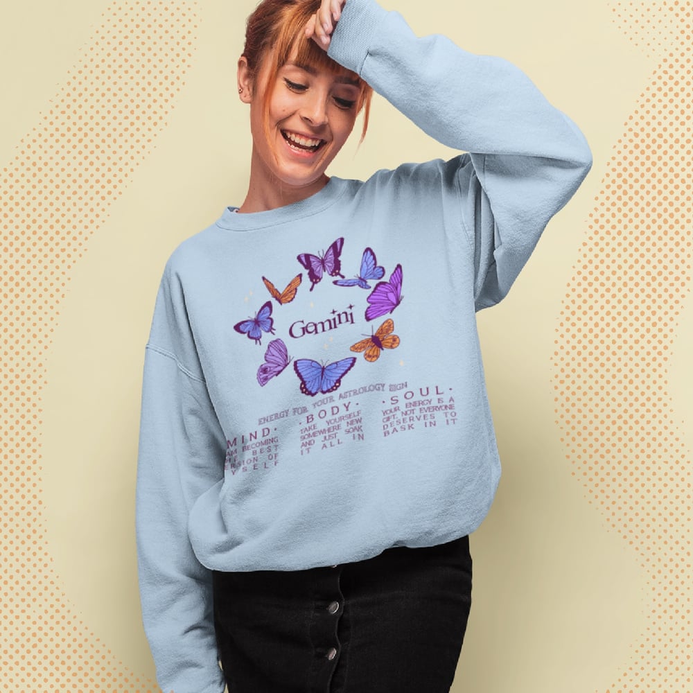 Image of LIGHT BUTTERFLY ASTROLOGY CREWNECK
