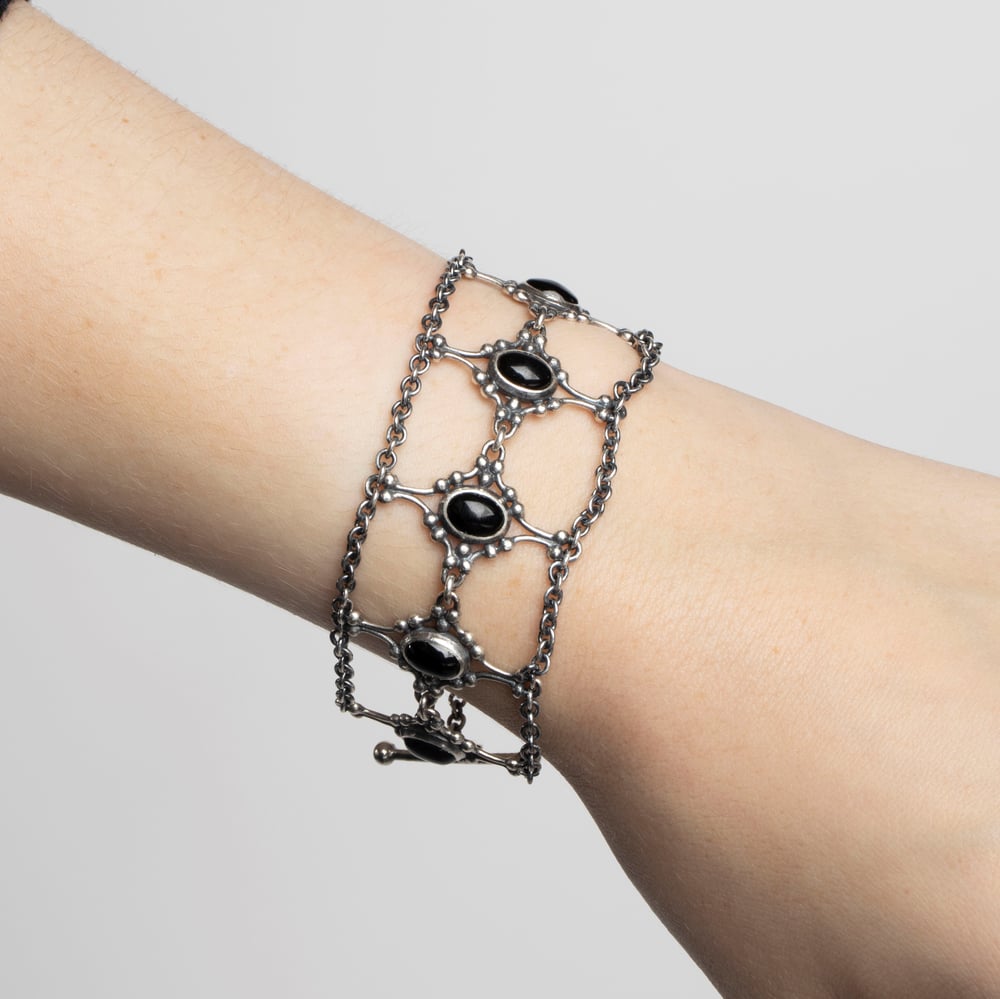 Image of Pointed Arch Chain Bracelet