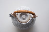 Image 2 of Théière hérisson en grès