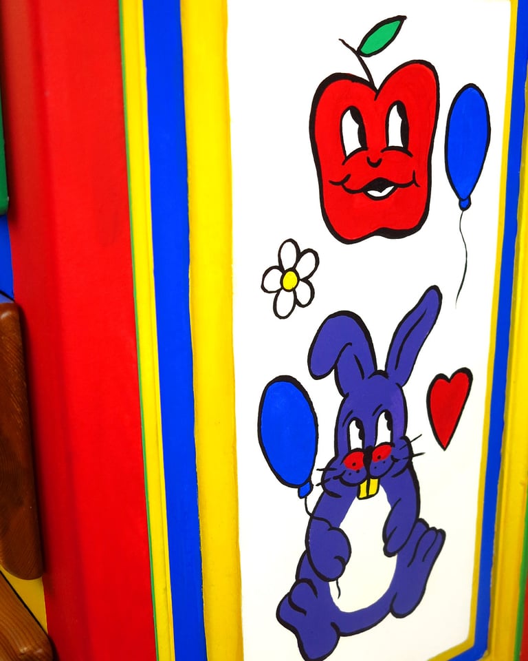 SILLY FURNITURE Image 3