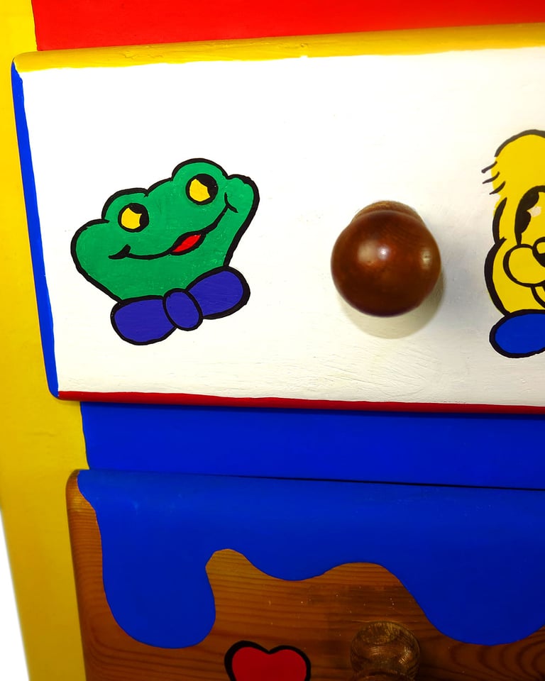 SILLY FURNITURE Image 4