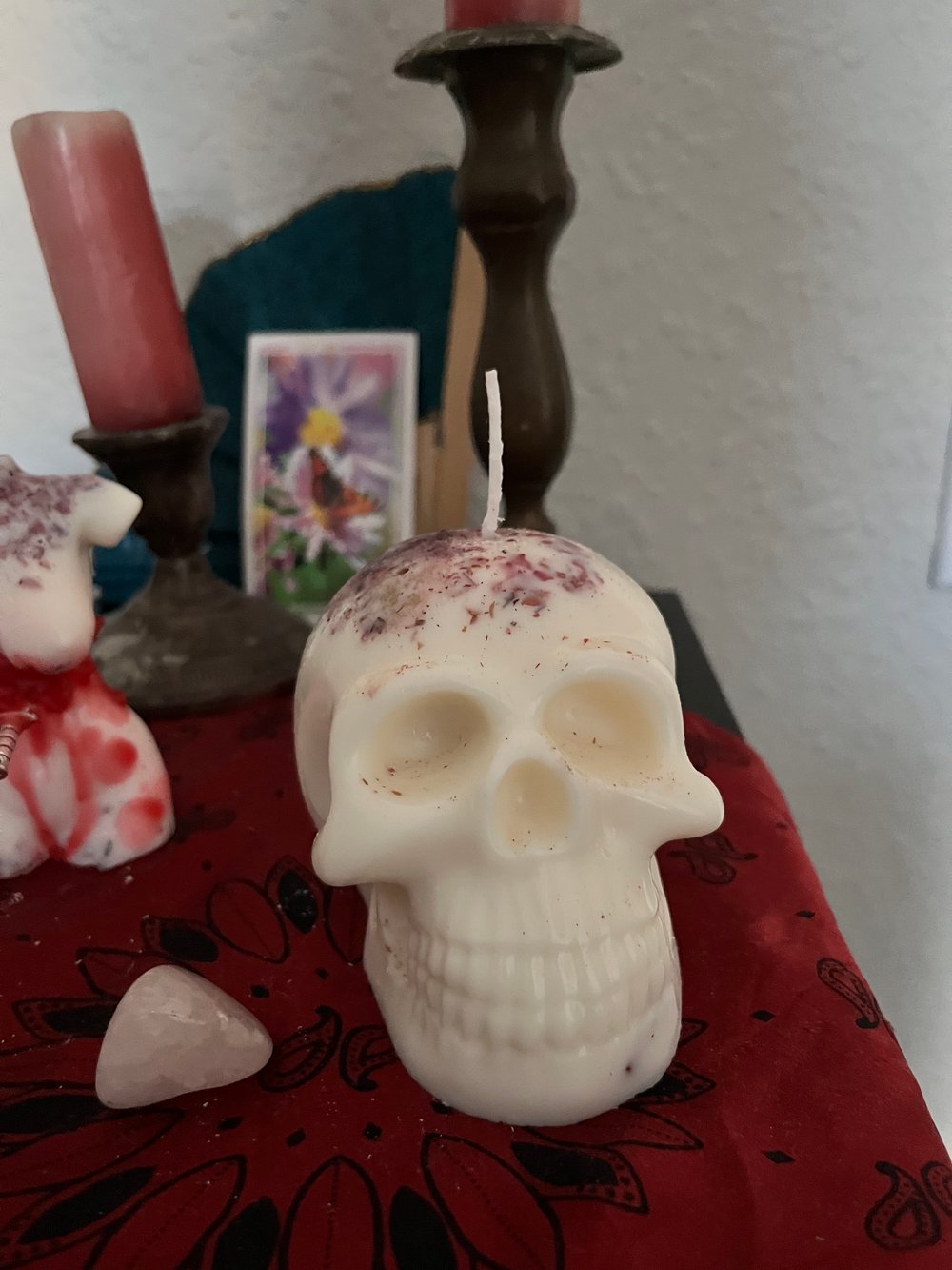 Himalayan salt and rose petal skull candle