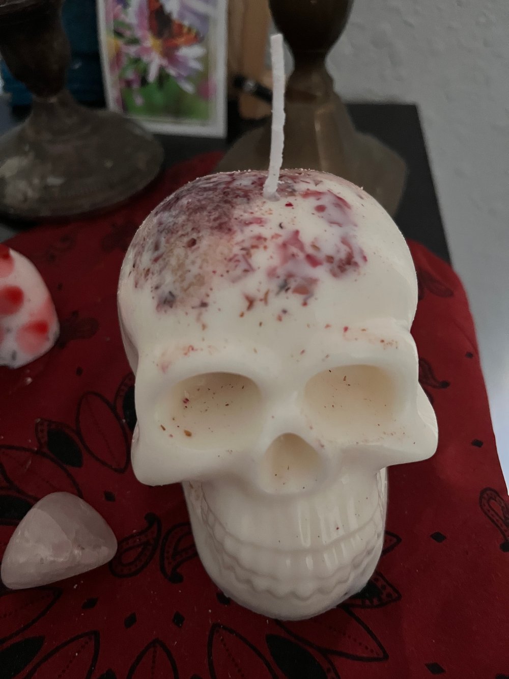 Himalayan salt and rose petal skull candle
