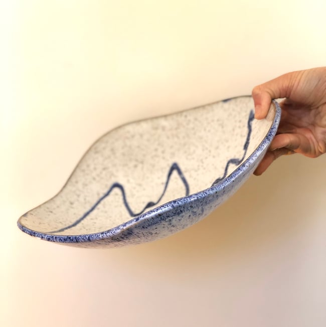 Curved Edge Ridge-Line Serving Bowl