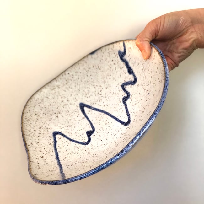 Curved Edge Ridge-Line Serving Bowl