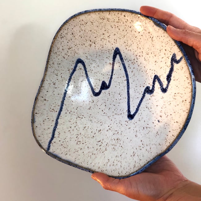 Curved Edge Ridge-Line Serving Bowl