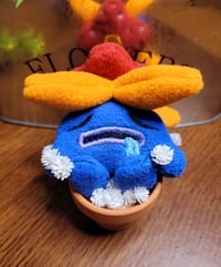 Image 4 of Oddish, Gloom and Vileplume in a pot