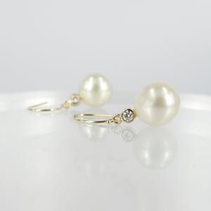 Image of 9ct yellow gold pearl and diamond drop earrings. Pj5529