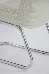 Image 4 of Fauteuil chromé sans accoudoirs