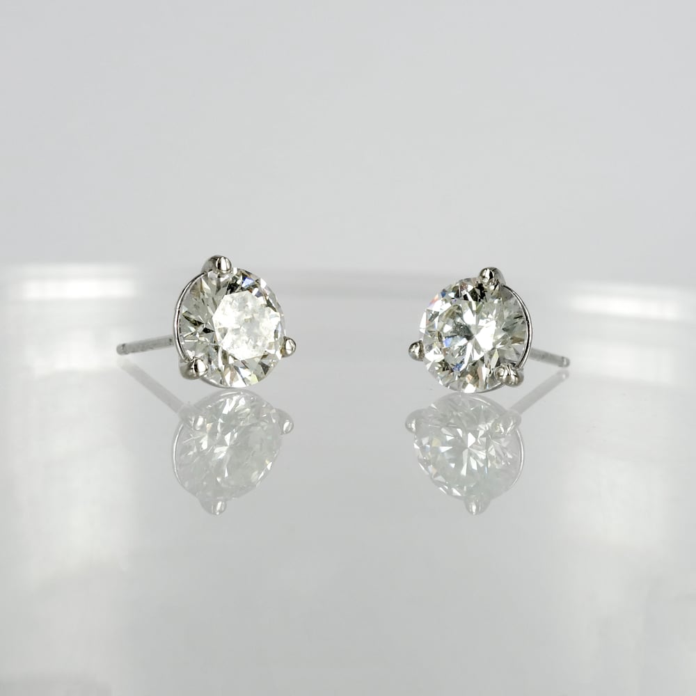 Image of Large 14ct white gold diamond stud earrings, set with 2 diamonds = 2.01ct GSI3. Pj6007