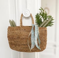 Image 2 of NICOLAS le petit panier raphia