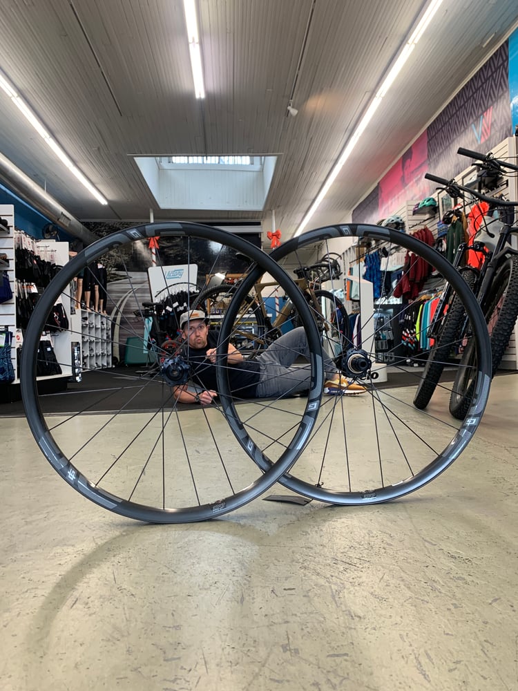Image of ENVE G27 650b Carbon Wheelset