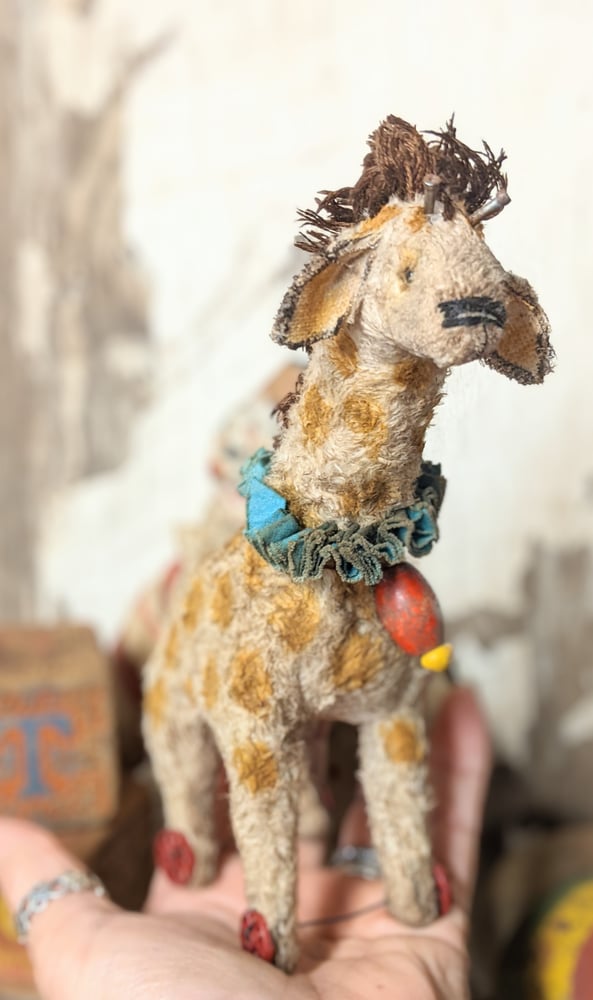 Image of 7" tall - Vintage style Giraffe  pull toy with vintage toy bead by Whendis Bears...