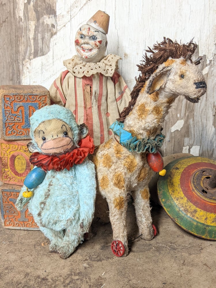 Image of 7" tall - Vintage style Giraffe  pull toy with vintage toy bead by Whendis Bears...