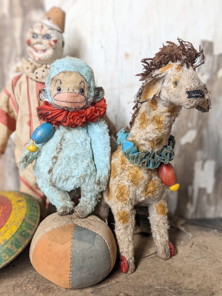 Image of 7" tall - Vintage style Giraffe  pull toy with vintage toy bead by Whendis Bears...