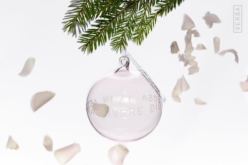 Image of "Worthy to live amid..." 7 cm Christmas ball with inscription in Latin