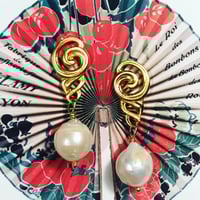 Image 3 of NUAGES BAROQUE Earring Petite - Drop Pearl