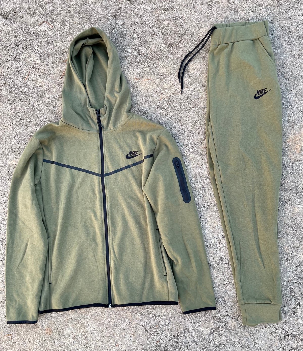 Men’s Olive Standard Fit Tech Zip Up Hoodie Sweatpants Set