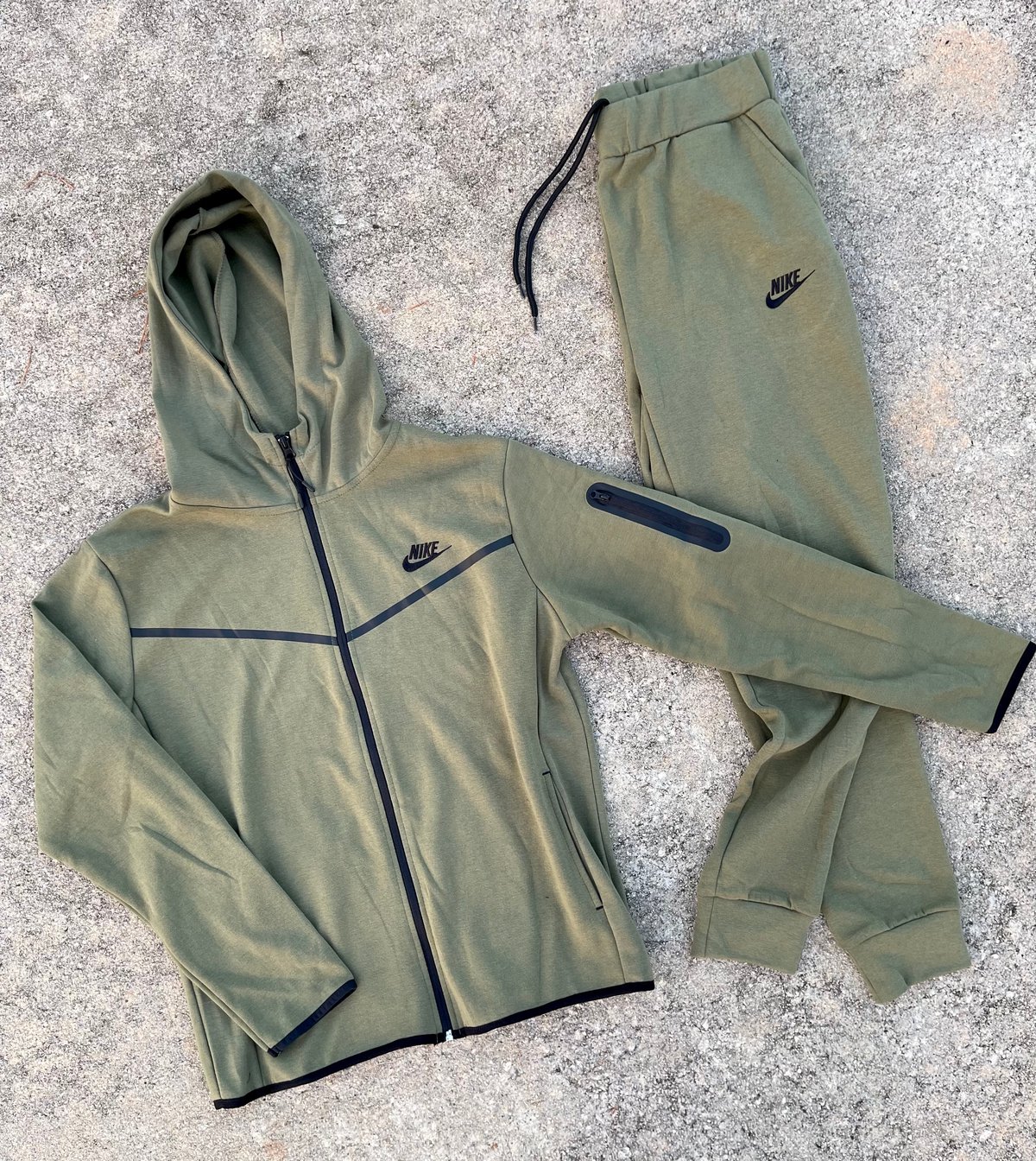 Men’s Olive Standard Fit Tech Zip Up Hoodie Sweatpants Set