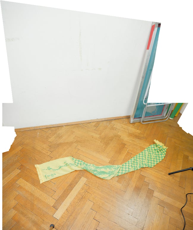 Fragile scarf in yellow green