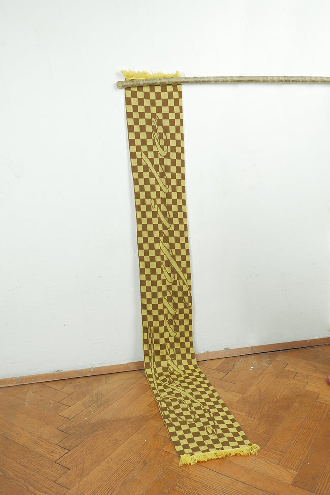 Fragile scarf in black brown