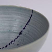 Image 2 of Large serving bowl with sprayed line decoration - 1