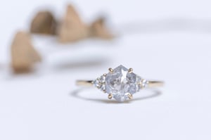 Image of 18ct gold hexagonal ’ice’ diamond ring (IOW186)