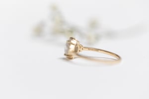 Image of 18ct gold oval ’ice’ diamond ring (IOW188)