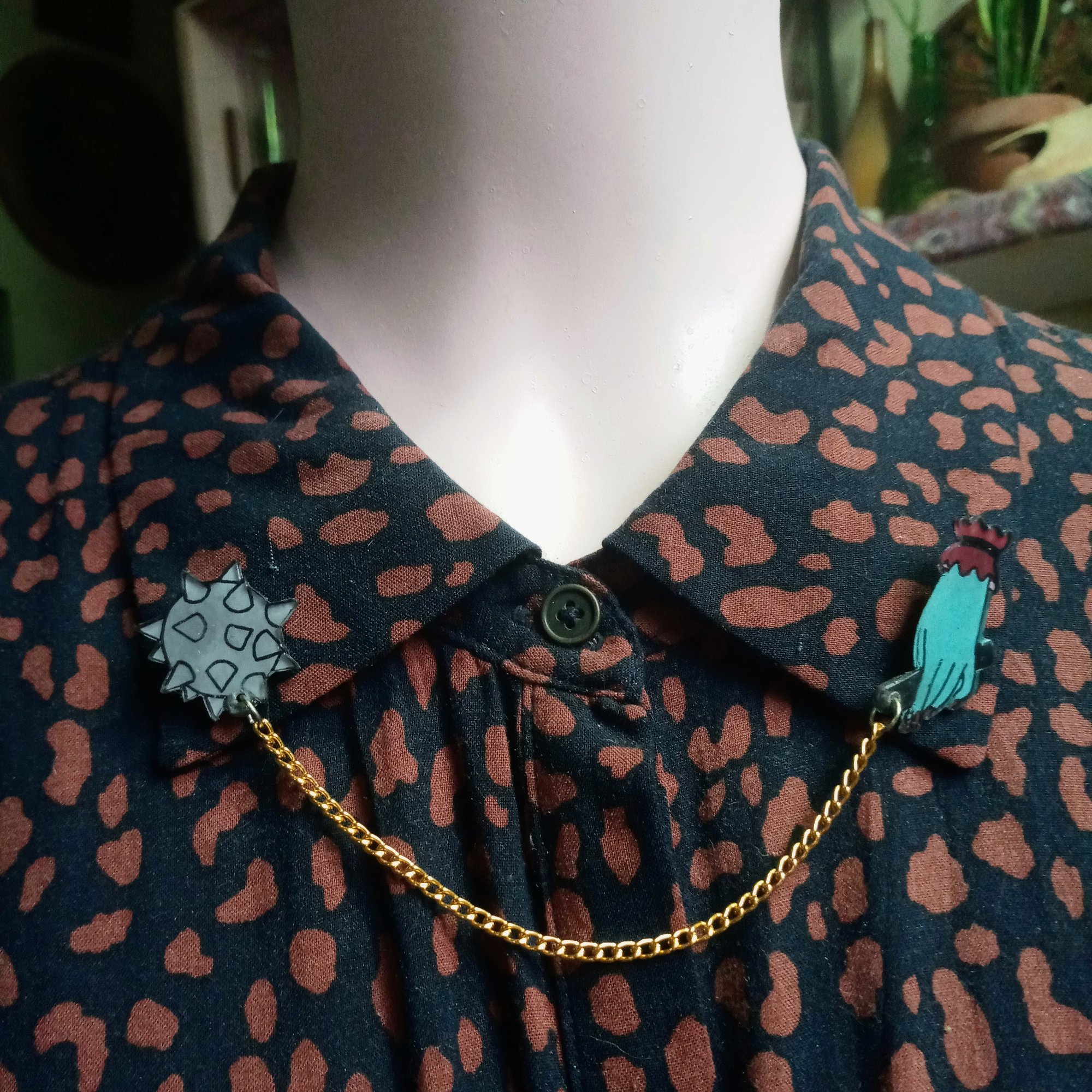 Image of mace babe collar pin