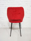 Chaise moumoute rouge