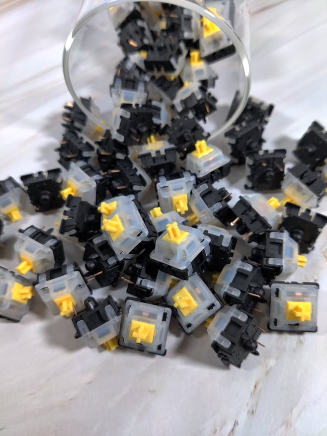 Gateron Yellow Milky (70/90/110 switches)