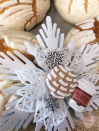 Image 3 of White or Gold Snowflake Conchita Ornaments 