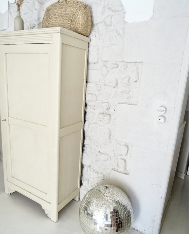Armoire Parisienne.'