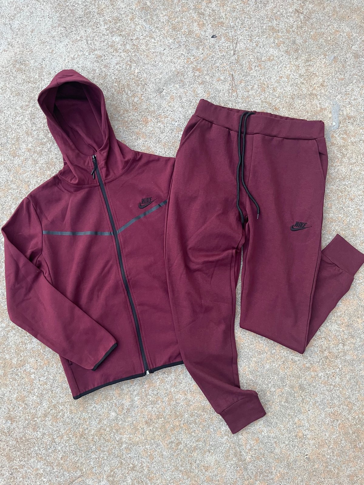 Men’s Wine Standard Fit Tech Zip Up Hoodie Sweatpants Set