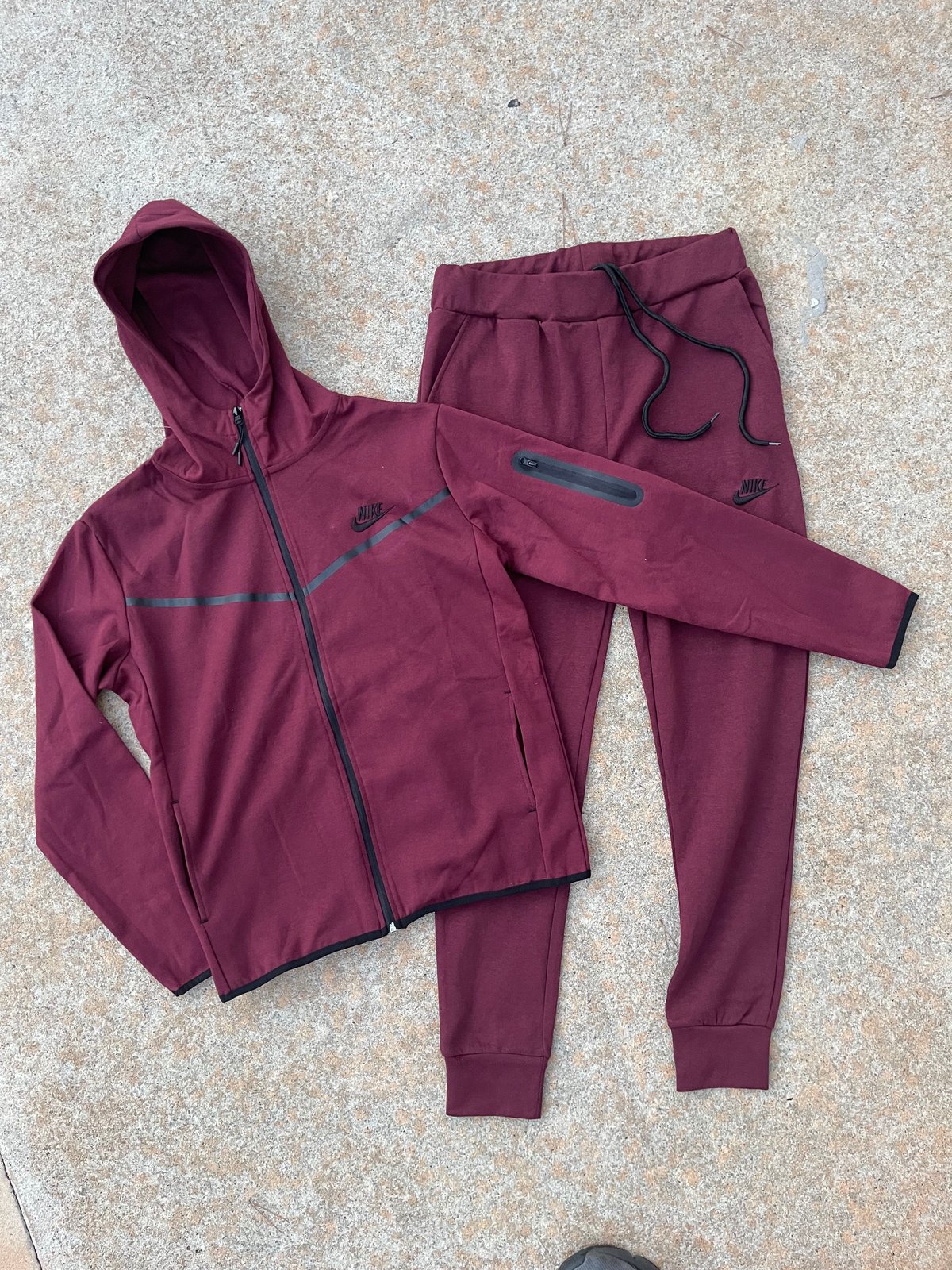 Men’s Wine Standard Fit Tech Zip Up Hoodie Sweatpants Set