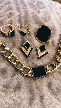 Image 3 of LOONA NECKLACE 
