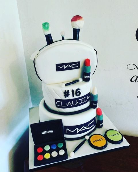 Wife made me a cake for my birthday! : r/mac