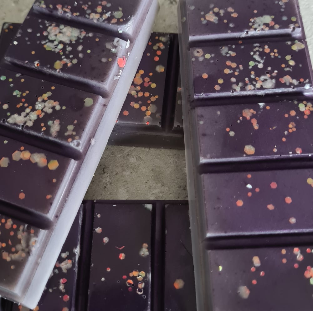 Image of Dark plum and sandlewood 