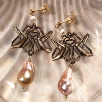 Image 2 of INSECTORUM ADVENTA KISSING GRASSHOPPER Earring