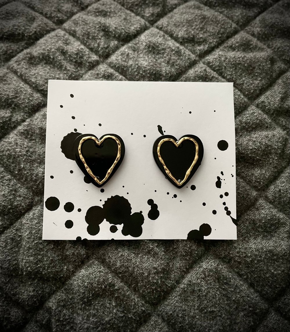 Aphrodite Black Heart Stud Earrings