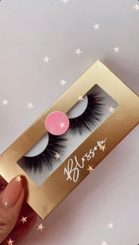 Image 2 of Blossom Lashes