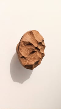 Image 3 of Patère en chêne sculpté