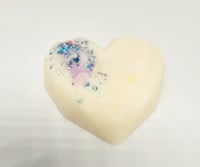 Image 3 of Geo Heart Wax Melts: Strong-smelling wax melts