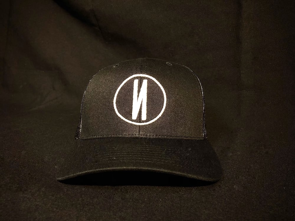 "Circle" Logo Reg. Trucker Hat (Blk/Wht)