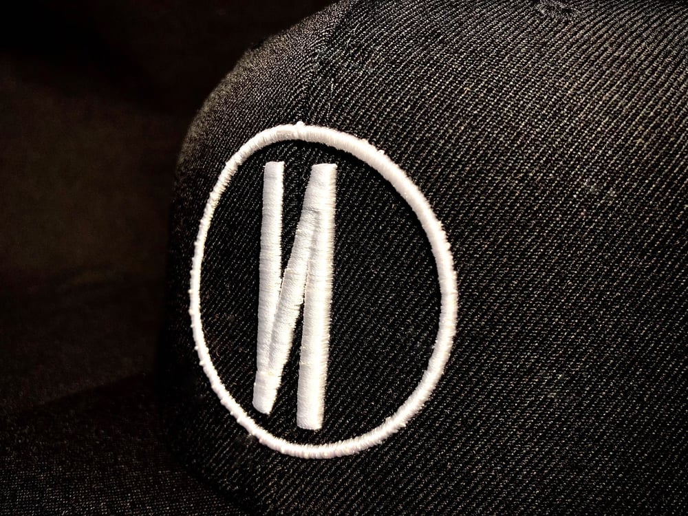 "Circle" Logo Flat Bill Trucker Hat (Blk/Wht)