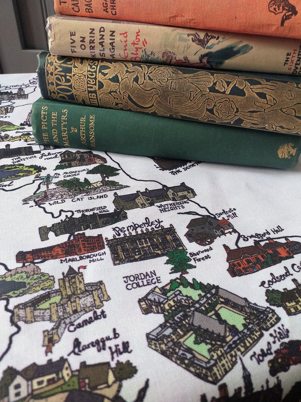 Image of Literary map tea towel - UK and Ireland